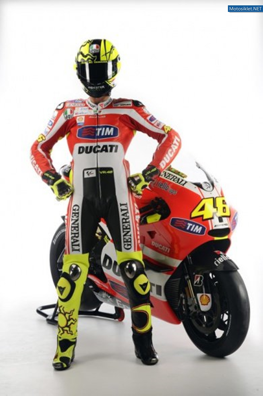 Ducat-Desmosedici-GP11-Valentino-Rossi-ve-Nicky-Hayden-007