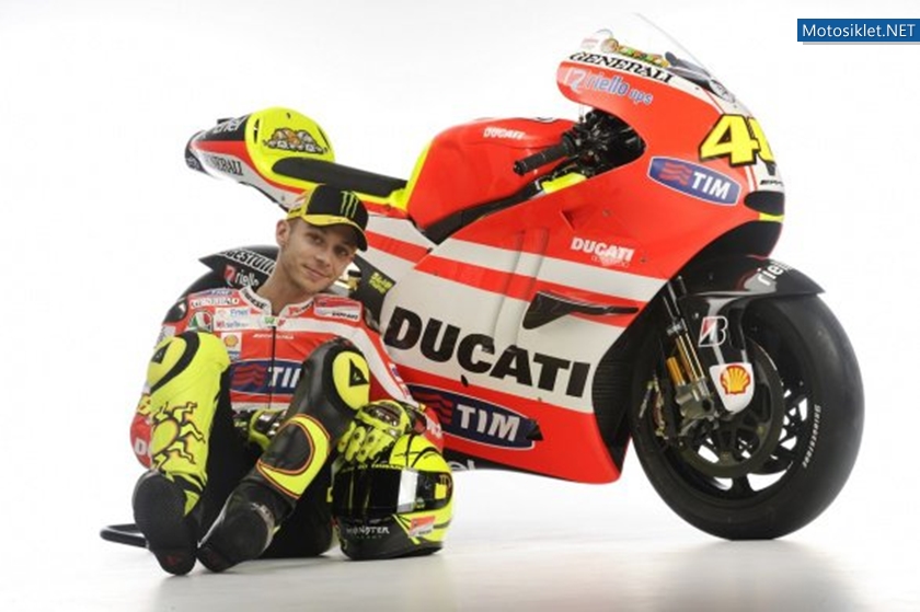 Ducat-Desmosedici-GP11-Valentino-Rossi-ve-Nicky-Hayden-014