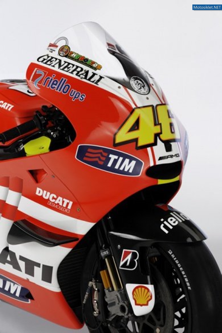 Ducat-Desmosedici-GP11-Valentino-Rossi-ve-Nicky-Hayden-023