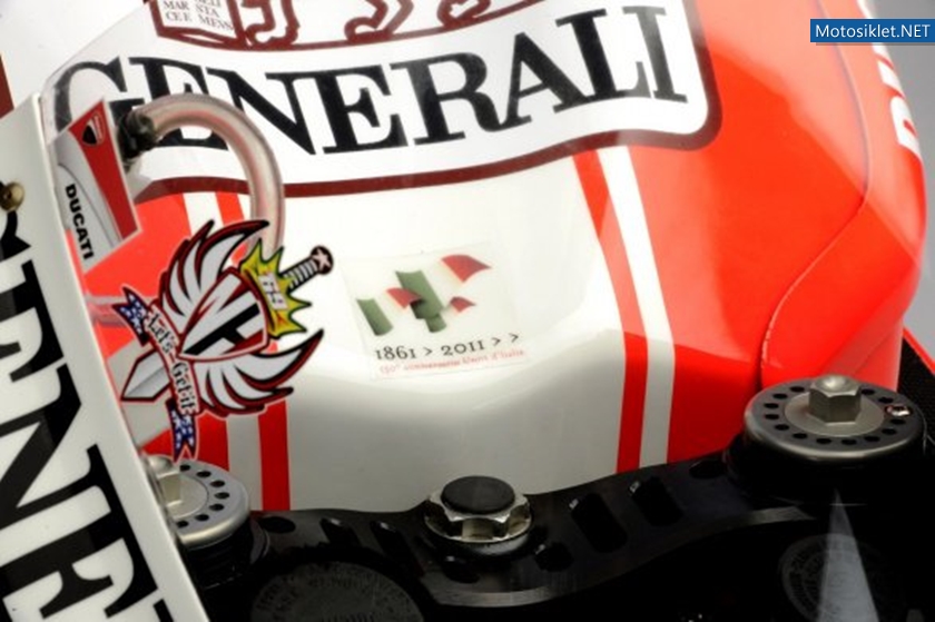 Ducat-Desmosedici-GP11-Valentino-Rossi-ve-Nicky-Hayden-026