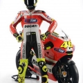 Ducat-Desmosedici-GP11-Valentino-Rossi-ve-Nicky-Hayden-007