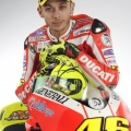 Ducat-Desmosedici-GP11-Valentino-Rossi-ve-Nicky-Hayden-015