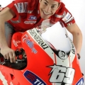 Ducat-Desmosedici-GP11-Valentino-Rossi-ve-Nicky-Hayden-017