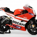 Ducat-Desmosedici-GP11-Valentino-Rossi-ve-Nicky-Hayden-018