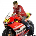 Ducat-Desmosedici-GP11-Valentino-Rossi-ve-Nicky-Hayden-019