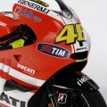 Ducat-Desmosedici-GP11-Valentino-Rossi-ve-Nicky-Hayden-023