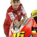 Ducat-Desmosedici-GP11-Valentino-Rossi-ve-Nicky-Hayden-025