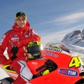 Ducat-Desmosedici-GP11-Valentino-Rossi-ve-Nicky-Hayden-032