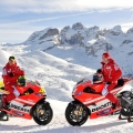 Ducat-Desmosedici-GP11-Valentino-Rossi-ve-Nicky-Hayden-034