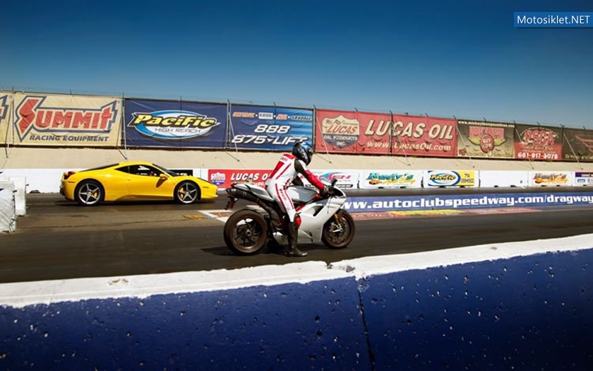 Ducati-1198SvsFerrari-458-Italia-001