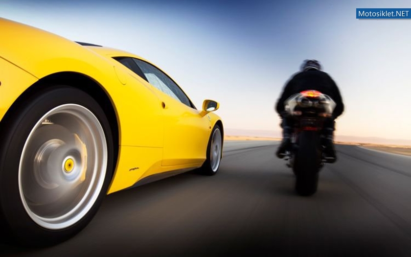 Ducati-1198SvsFerrari-458-Italia-004