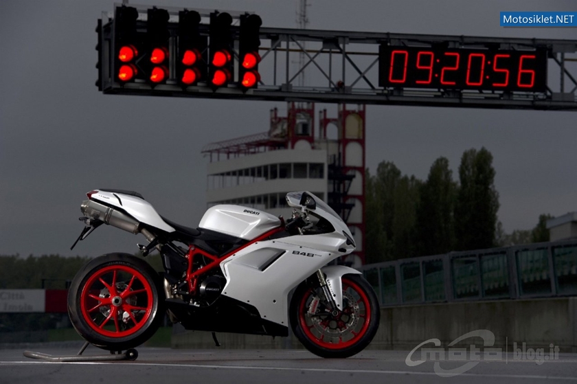 Ducati-848-Evo-Ducati-1198SP-001