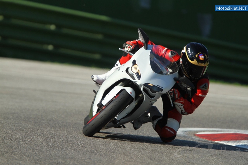 Ducati-848-Evo-Ducati-1198SP-008