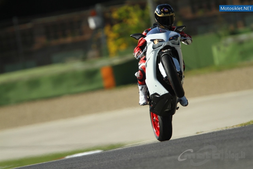 Ducati-848-Evo-Ducati-1198SP-012