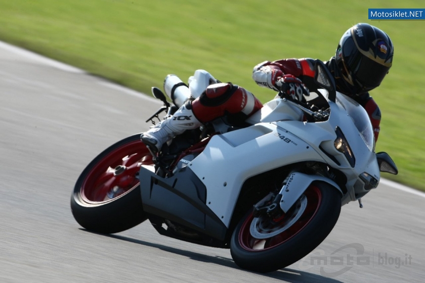 Ducati-848-Evo-Ducati-1198SP-019