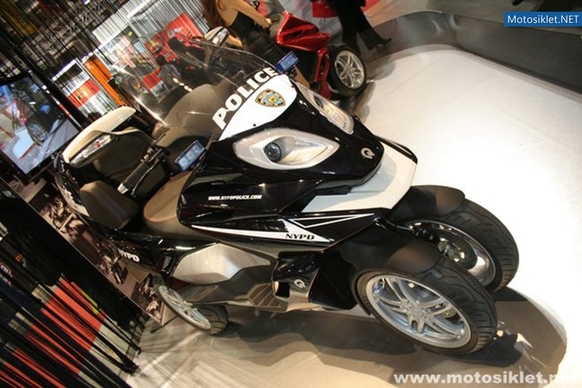Quadro-4DStandindan-Goruntuler-Eicma-2010-005