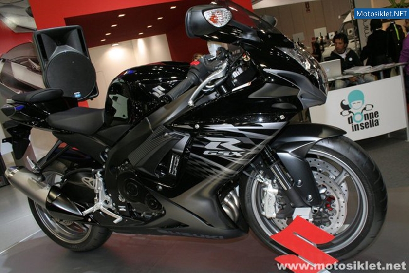 SUZUKI-Standindan-Goruntuler-Eicma2010-001