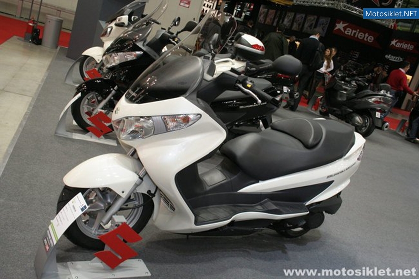 SUZUKI-Standindan-Goruntuler-Eicma2010-016