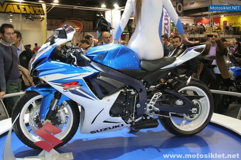 SUZUKI-Standindan-Goruntuler-Eicma2010-033