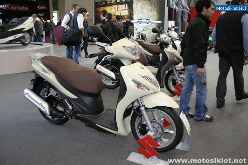 SUZUKI-Standindan-Goruntuler-Eicma2010-039