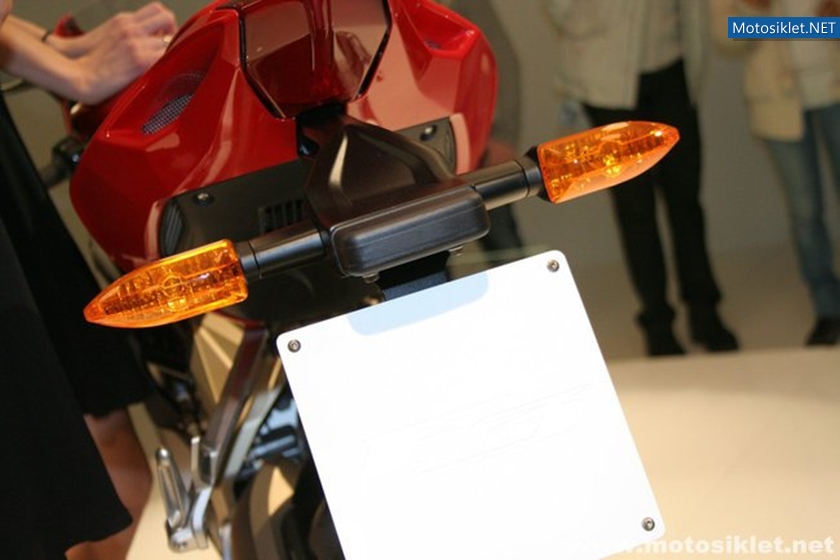 MV-Agusta-F3-2011-002