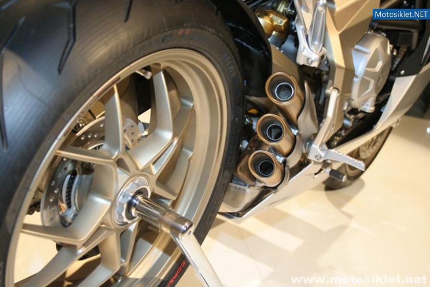 MV-Agusta-F3-2011-010