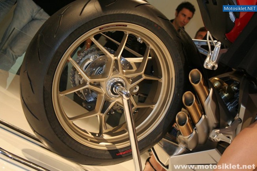 MV-Agusta-F3-2011-019