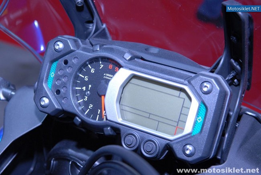 Yamaha-Standi-Eicma-2010-001