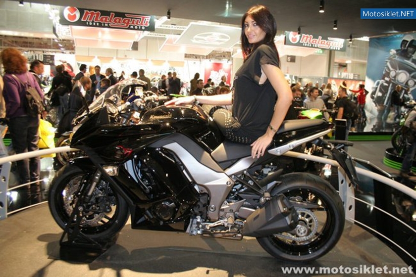 Kawasaki-Standi-Eicma-2010-008