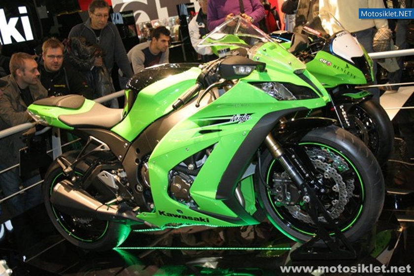 Kawasaki-Standi-Eicma-2010-012