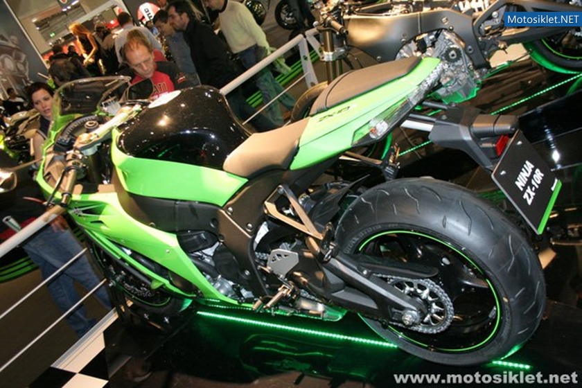 Kawasaki-Standi-Eicma-2010-025