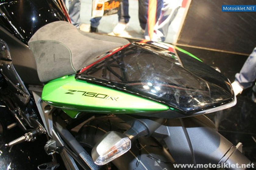 Kawasaki-Standi-Eicma-2010-043