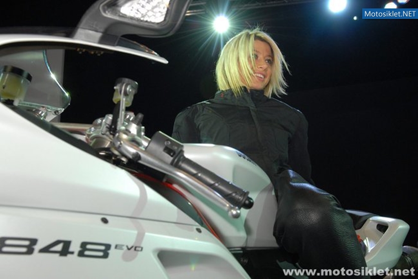 Ducati-Standi-Eicma-2010-001