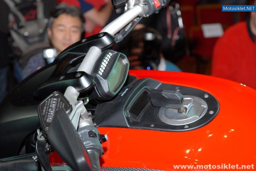 Ducati-Standi-Eicma-2010-006
