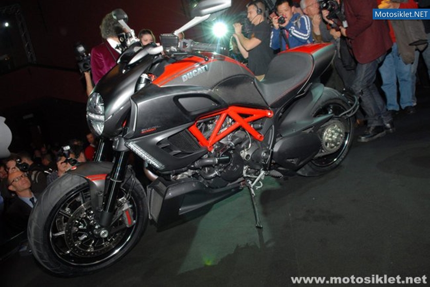 Ducati-Standi-Eicma-2010-007