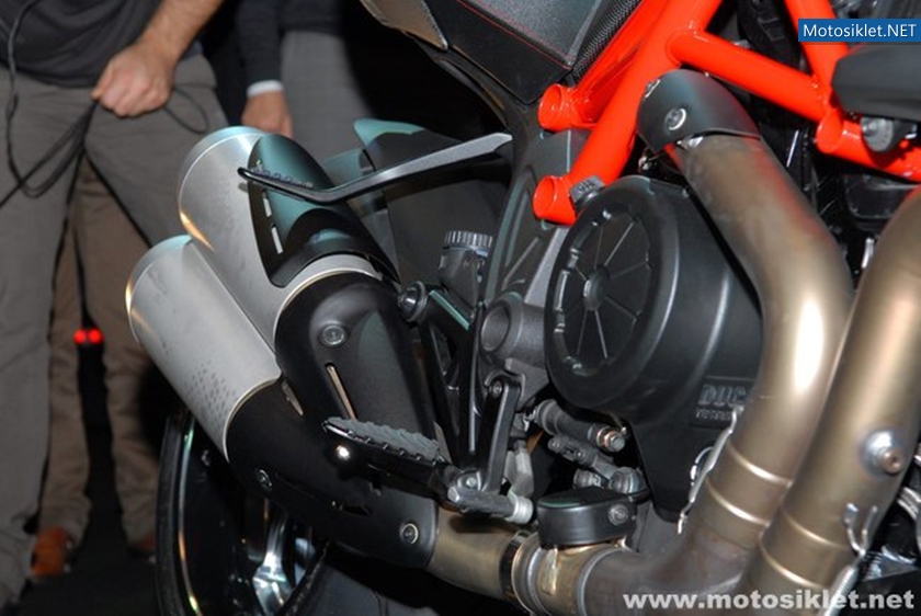 Ducati-Standi-Eicma-2010-009