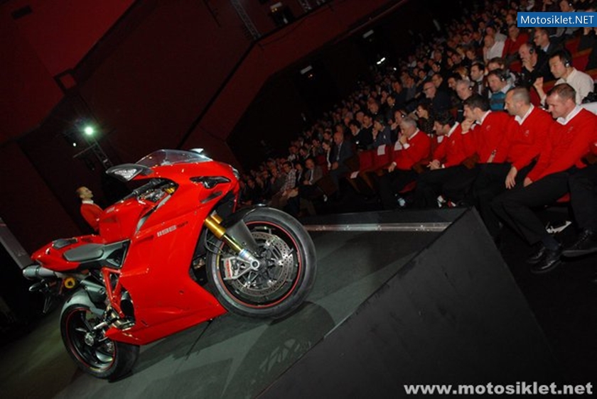 Ducati-Standi-Eicma-2010-014