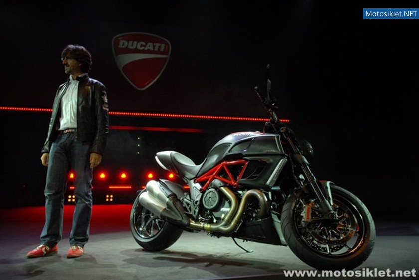 Ducati-Standi-Eicma-2010-015