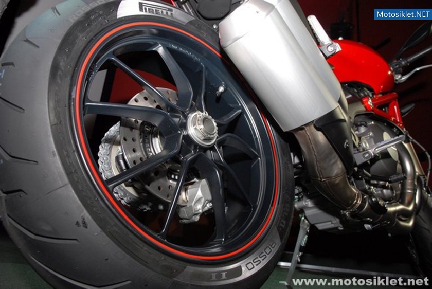 Ducati-Standi-Eicma-2010-020