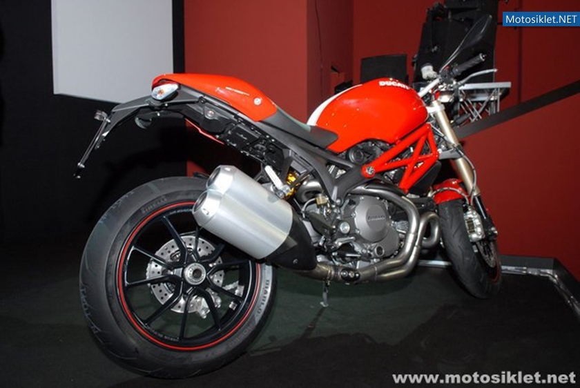 Ducati-Standi-Eicma-2010-021