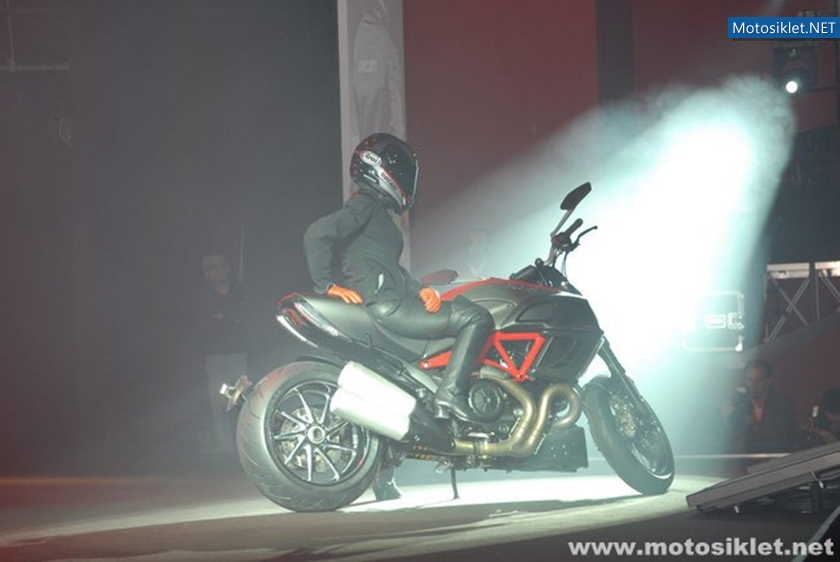 Ducati-Standi-Eicma-2010-022