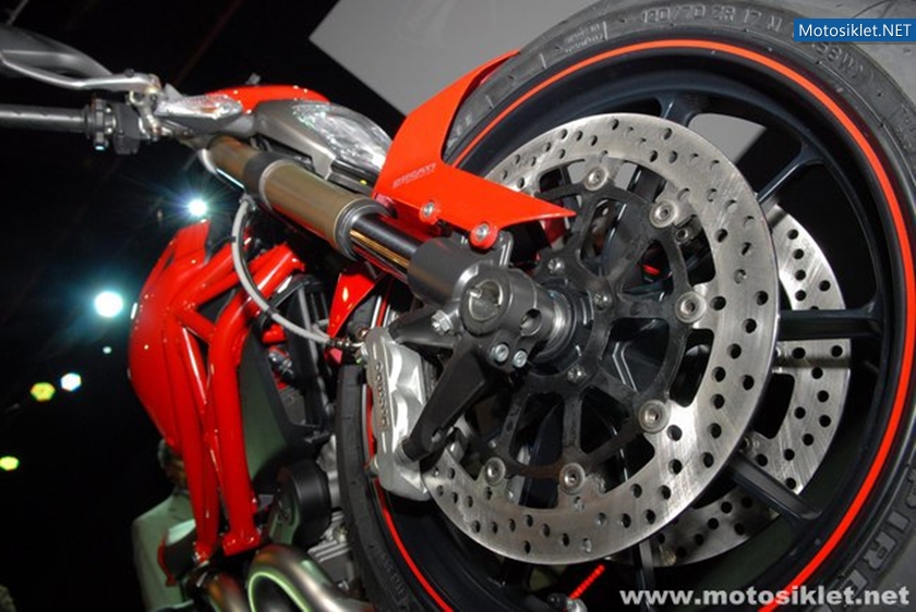 Ducati-Standi-Eicma-2010-024