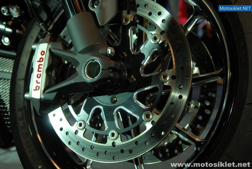 Ducati-Standi-Eicma-2010-036