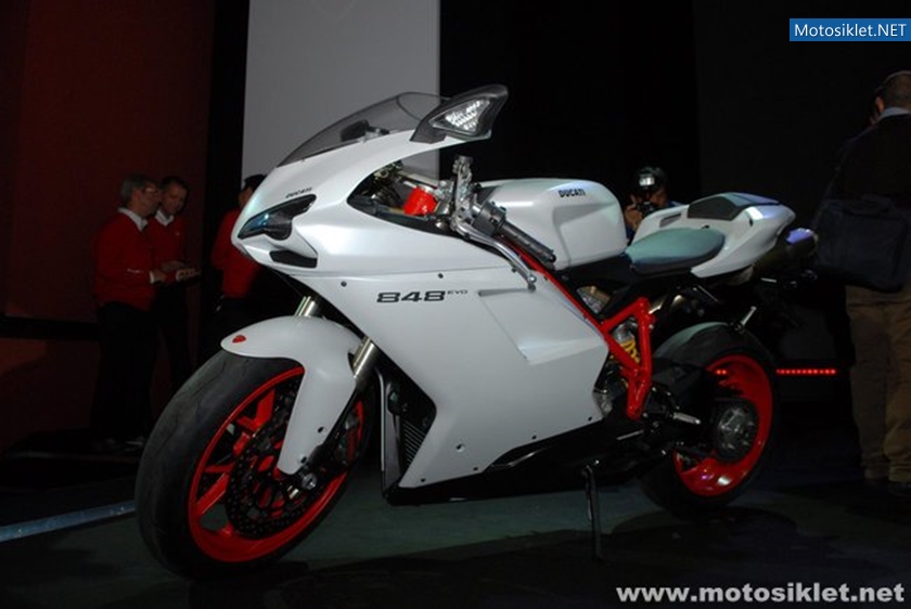 Ducati-Standi-Eicma-2010-046