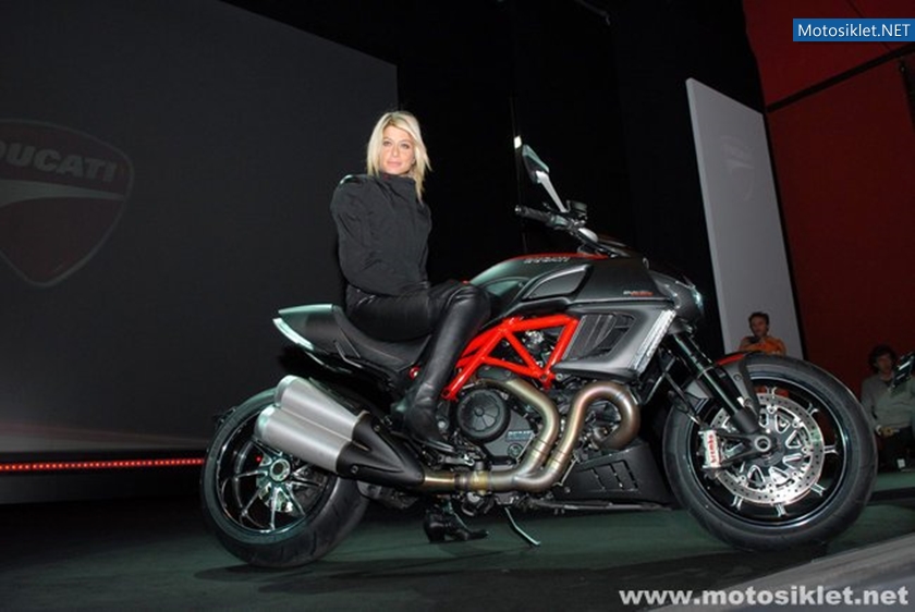 Ducati-Standi-Eicma-2010-049