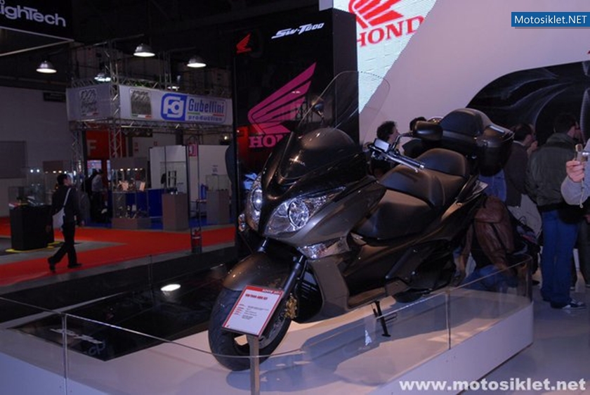 Honda-Standi-Eicma-2010-003