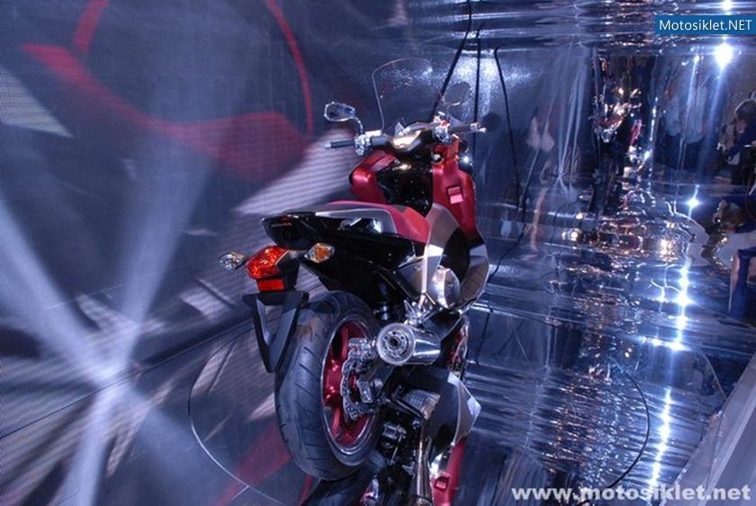 Honda-Standi-Eicma-2010-004
