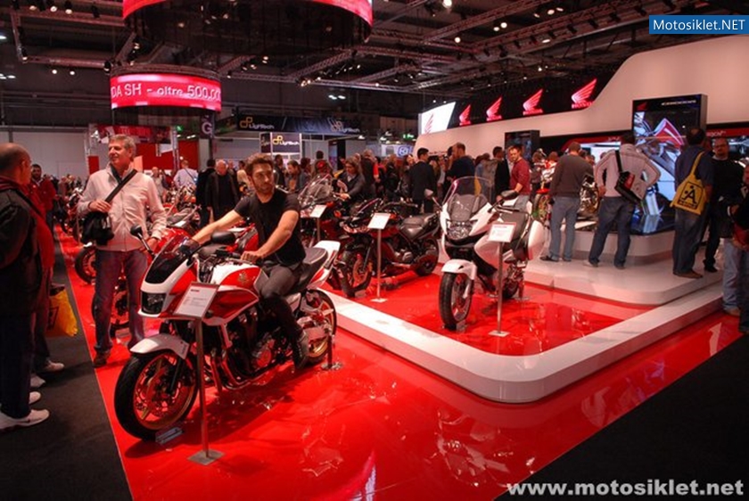 Honda-Standi-Eicma-2010-009