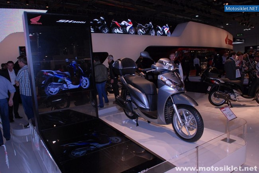 Honda-Standi-Eicma-2010-019