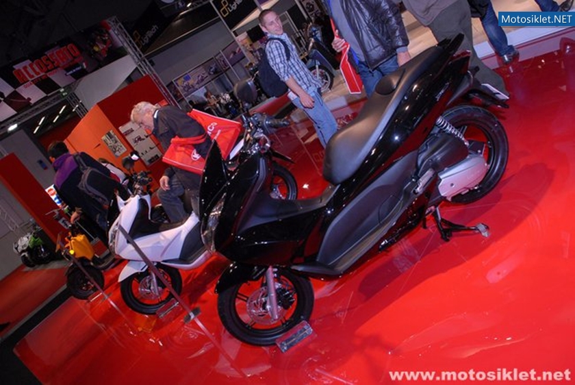 Honda-Standi-Eicma-2010-022